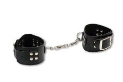 Широкие наручники с карабинами и цепочкой
